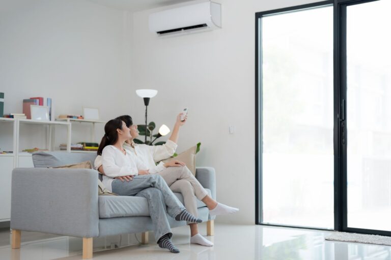 Hướng dẫn vệ sinh máy lạnh nhanh tại nhà hiệu quả và an toàn