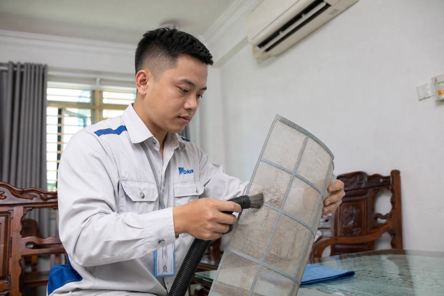 Vệ sinh máy lạnh định kỳ giúp tiết kiệm điện hiệu quả