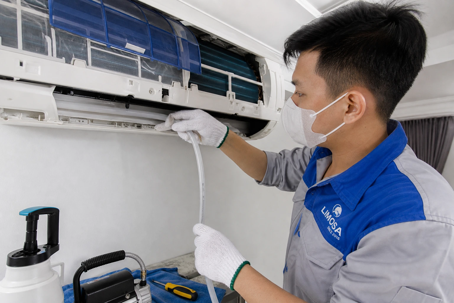 Kiểm tra ống thoát nước khi máy lạnh bị chảy nước